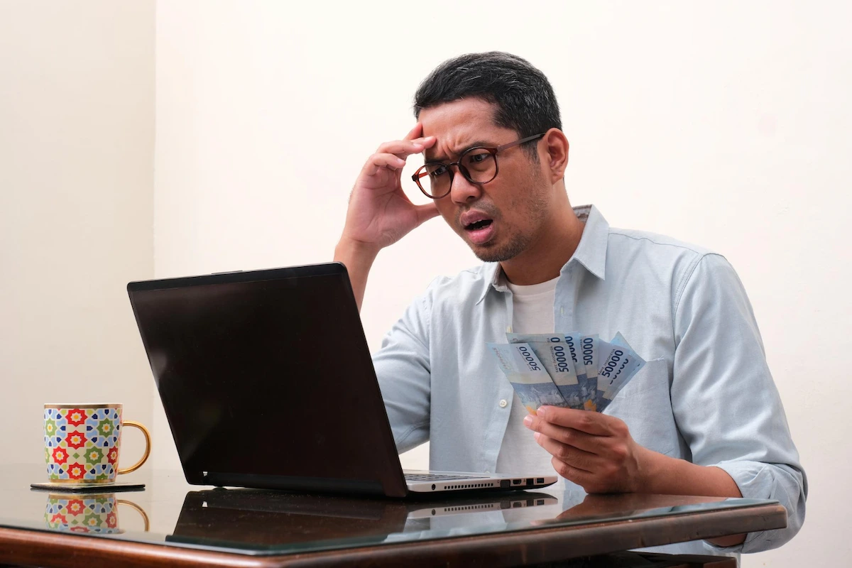 5 Cara Menghadapi Rentenir dengan Bijak & Alternatif Pembiayaan Usaha Resmi